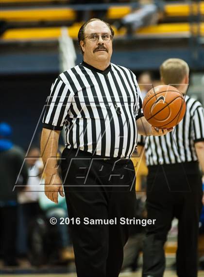 Thumbnail 2 in Sacramento vs. Moreau Catholic (MaxPreps MLK Classic) photogallery.