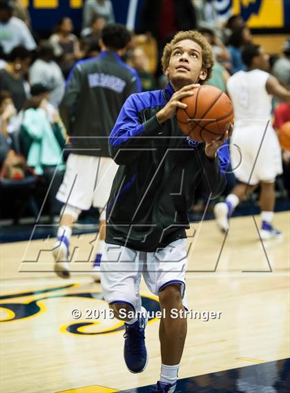 Thumbnail 3 in Sacramento vs. Moreau Catholic (MaxPreps MLK Classic) photogallery.