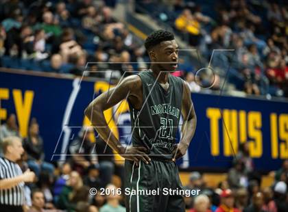 Thumbnail 3 in Sacramento vs. Moreau Catholic (MaxPreps MLK Classic) photogallery.