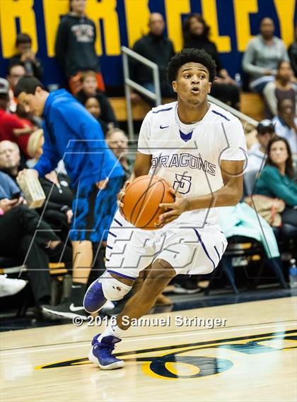 Thumbnail 3 in Sacramento vs. Moreau Catholic (MaxPreps MLK Classic) photogallery.