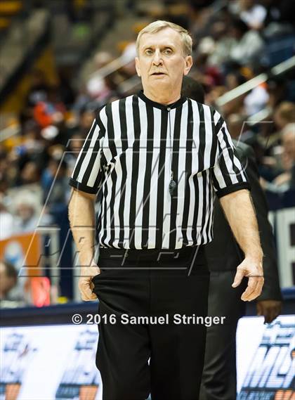 Thumbnail 1 in Sacramento vs. Moreau Catholic (MaxPreps MLK Classic) photogallery.