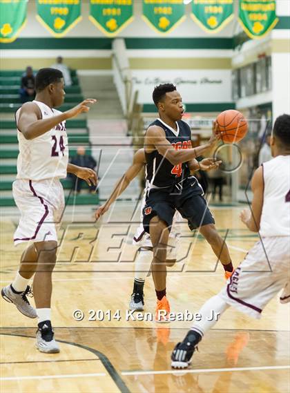 Thumbnail 3 in Bowman Academy vs. Bogan (LeBron James Classic) photogallery.