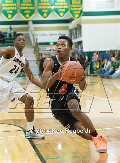 Thumbnail 2 in Bowman Academy vs. Bogan (LeBron James Classic) photogallery.