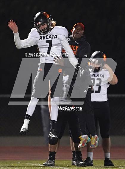 Thumbnail 2 in Kennedy vs. Arcata (CIF NCS D6 First Round) photogallery.