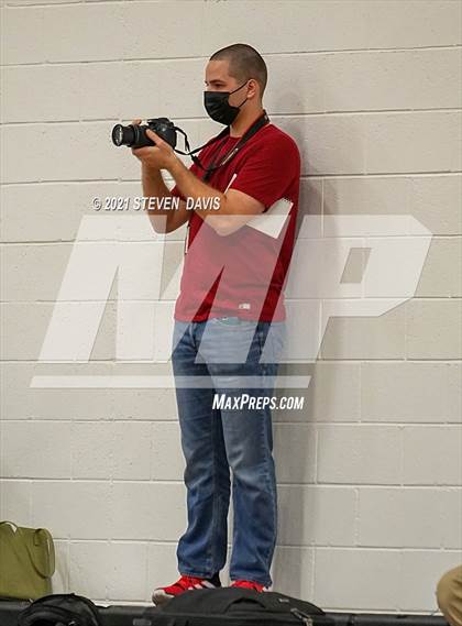 Thumbnail 3 in Salpointe Catholic vs. Seton Catholic (AIA 4A Final) photogallery.