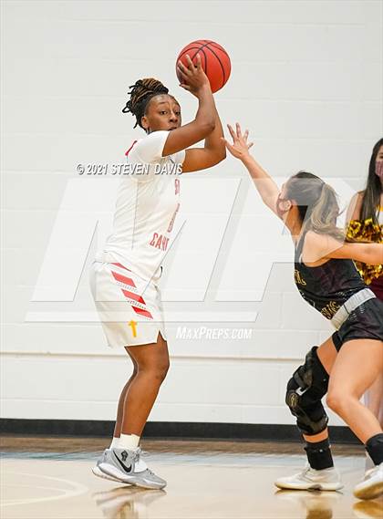 Thumbnail 1 in Salpointe Catholic vs. Seton Catholic (AIA 4A Final) photogallery.