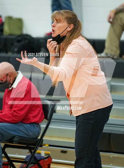 Thumbnail 3 in Salpointe Catholic vs. Seton Catholic (AIA 4A Final) photogallery.