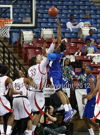Thumbnail 2 in Price vs. Salesian (CIF State D5 Final) photogallery.