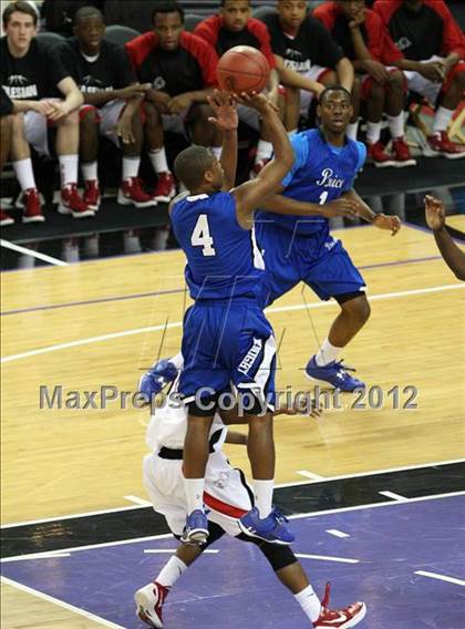 Thumbnail 3 in Price vs. Salesian (CIF State D5 Final) photogallery.