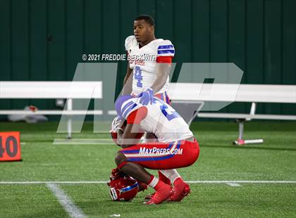 Thumbnail 3 in Southlake Carroll vs. Duncanville (UIL Class 6A D1 State Semifinal) photogallery.