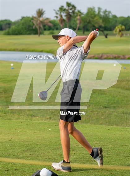 Thumbnail 3 in UIL Region IV 5A Boys Golf Final (Round 1) photogallery.