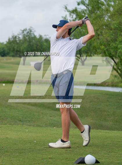 Thumbnail 3 in UIL Region IV 5A Boys Golf Final (Round 1) photogallery.