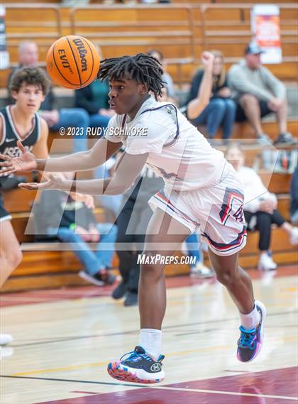 Thumbnail 2 in JSerra Catholic vs. St. Francis Prep (Torrey Pines Holiday Classic) photogallery.