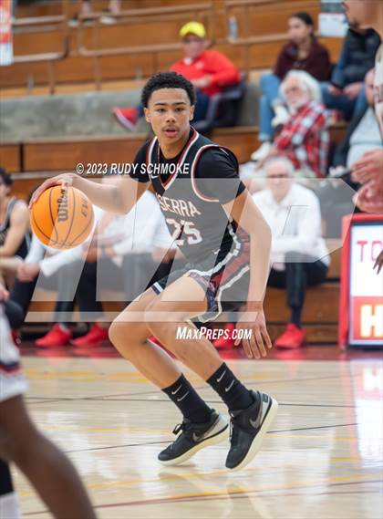 Thumbnail 3 in JSerra Catholic vs. St. Francis Prep (Torrey Pines Holiday Classic) photogallery.