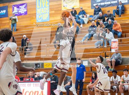 Thumbnail 2 in JSerra Catholic vs. St. Francis Prep (Torrey Pines Holiday Classic) photogallery.