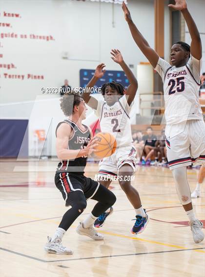 Thumbnail 1 in JSerra Catholic vs. St. Francis Prep (Torrey Pines Holiday Classic) photogallery.