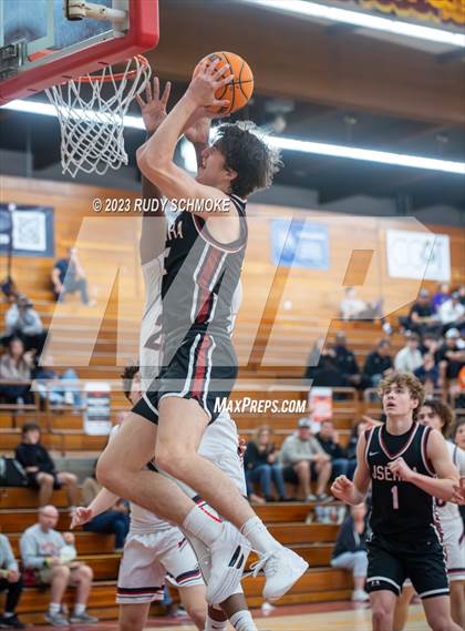 Thumbnail 1 in JSerra Catholic vs. St. Francis Prep (Torrey Pines Holiday Classic) photogallery.