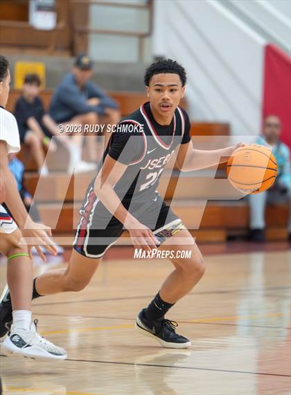 Thumbnail 2 in JSerra Catholic vs. St. Francis Prep (Torrey Pines Holiday Classic) photogallery.