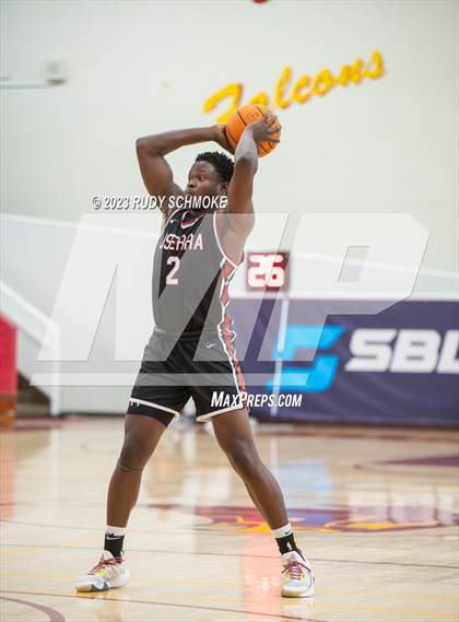 Thumbnail 3 in JSerra Catholic vs. St. Francis Prep (Torrey Pines Holiday Classic) photogallery.
