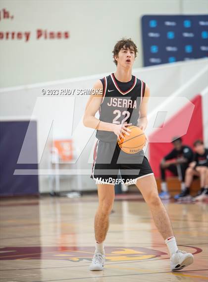 Thumbnail 3 in JSerra Catholic vs. St. Francis Prep (Torrey Pines Holiday Classic) photogallery.