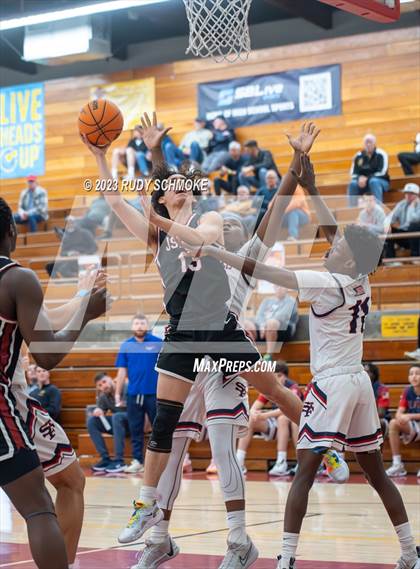 Thumbnail 3 in JSerra Catholic vs. St. Francis Prep (Torrey Pines Holiday Classic) photogallery.
