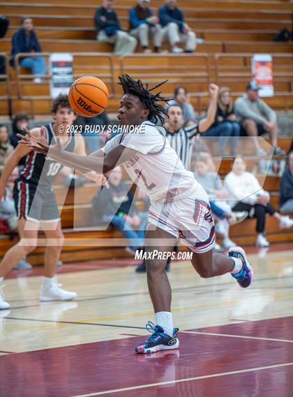 Thumbnail 3 in JSerra Catholic vs. St. Francis Prep (Torrey Pines Holiday Classic) photogallery.
