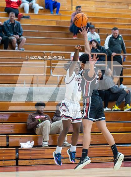 Thumbnail 2 in JSerra Catholic vs. St. Francis Prep (Torrey Pines Holiday Classic) photogallery.
