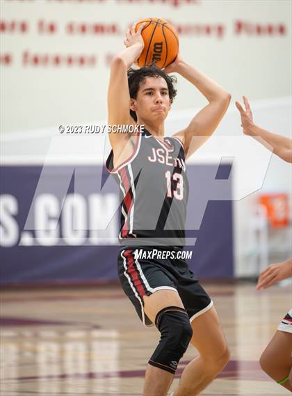 Thumbnail 2 in JSerra Catholic vs. St. Francis Prep (Torrey Pines Holiday Classic) photogallery.