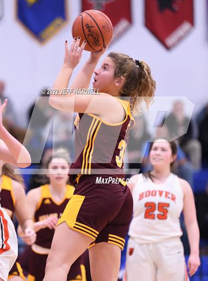 Thumbnail 2 in Hoover vs. Walsh Jesuit (OHSAA D1 District Semifinal) photogallery.