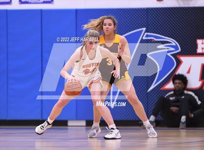 Thumbnail 3 in Hoover vs. Walsh Jesuit (OHSAA D1 District Semifinal) photogallery.
