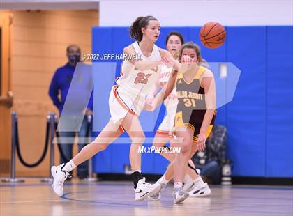 Thumbnail 2 in Hoover vs. Walsh Jesuit (OHSAA D1 District Semifinal) photogallery.