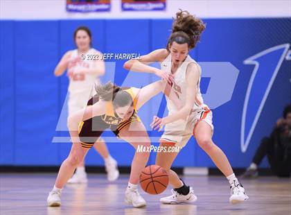 Thumbnail 1 in Hoover vs. Walsh Jesuit (OHSAA D1 District Semifinal) photogallery.