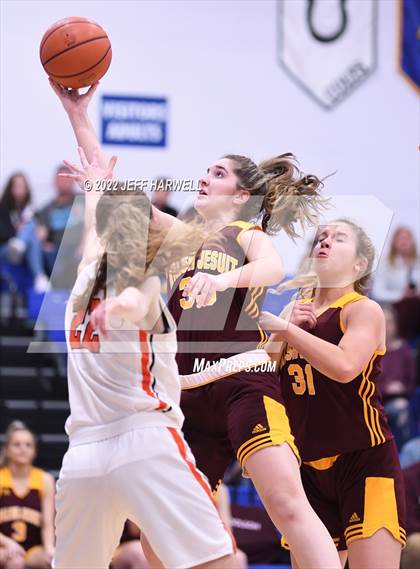 Thumbnail 1 in Hoover vs. Walsh Jesuit (OHSAA D1 District Semifinal) photogallery.