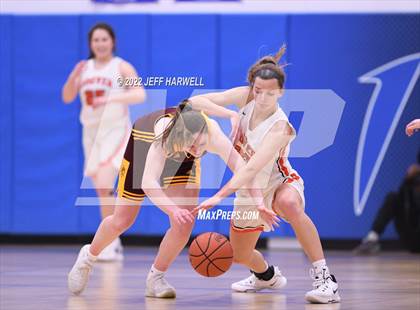 Thumbnail 3 in Hoover vs. Walsh Jesuit (OHSAA D1 District Semifinal) photogallery.