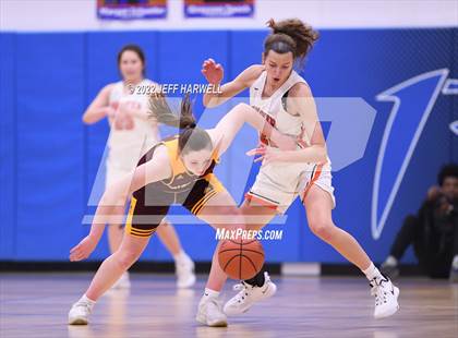 Thumbnail 3 in Hoover vs. Walsh Jesuit (OHSAA D1 District Semifinal) photogallery.