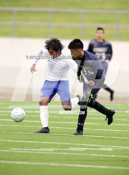 Thumbnail 1 in Stephenville vs San Elizario (UIL 4A Regionanl Final) photogallery.