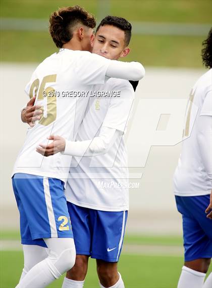 Thumbnail 1 in Stephenville vs San Elizario (UIL 4A Regionanl Final) photogallery.