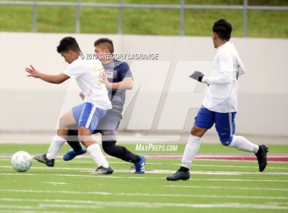 Thumbnail 1 in Stephenville vs San Elizario (UIL 4A Regionanl Final) photogallery.