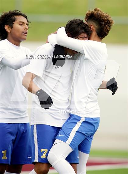 Thumbnail 1 in Stephenville vs San Elizario (UIL 4A Regionanl Final) photogallery.