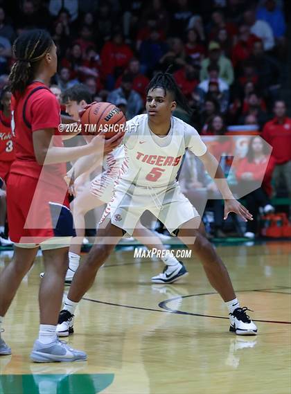 Thumbnail 1 in Kokomo vs Fishers (IHSAA 3A Region Final) photogallery.