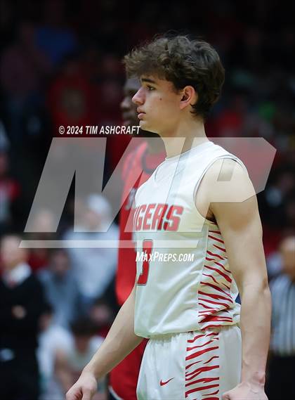 Thumbnail 1 in Kokomo vs Fishers (IHSAA 3A Region Final) photogallery.