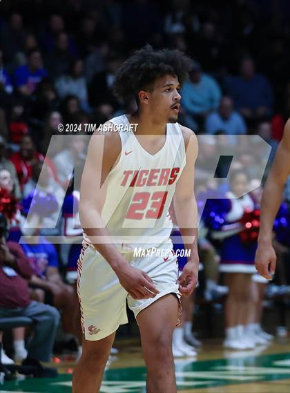 Thumbnail 2 in Kokomo vs Fishers (IHSAA 3A Region Final) photogallery.