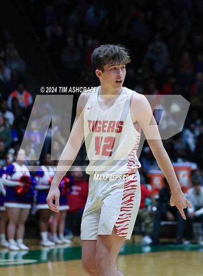 Thumbnail 2 in Kokomo vs Fishers (IHSAA 3A Region Final) photogallery.
