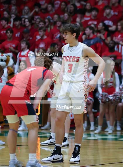 Thumbnail 1 in Kokomo vs Fishers (IHSAA 3A Region Final) photogallery.