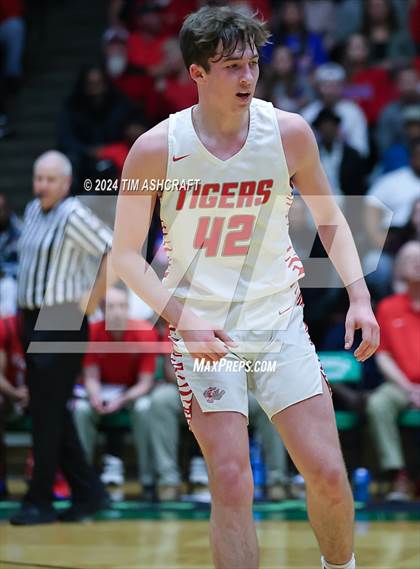 Thumbnail 2 in Kokomo vs Fishers (IHSAA 3A Region Final) photogallery.