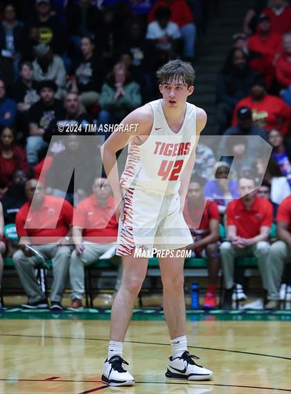 Thumbnail 3 in Kokomo vs Fishers (IHSAA 3A Region Final) photogallery.