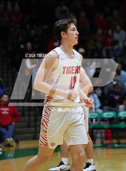 Thumbnail 2 in Kokomo vs Fishers (IHSAA 3A Region Final) photogallery.
