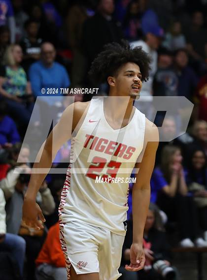 Thumbnail 3 in Kokomo vs Fishers (IHSAA 3A Region Final) photogallery.