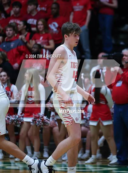Thumbnail 2 in Kokomo vs Fishers (IHSAA 3A Region Final) photogallery.