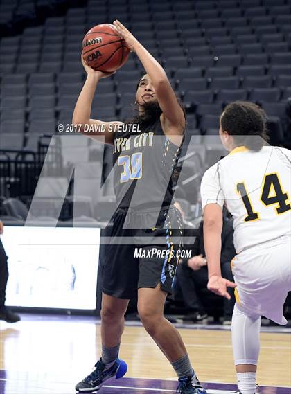 Thumbnail 3 in River City vs. Rio Linda (Golden 1 Center) photogallery.